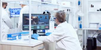 Lab researcher
